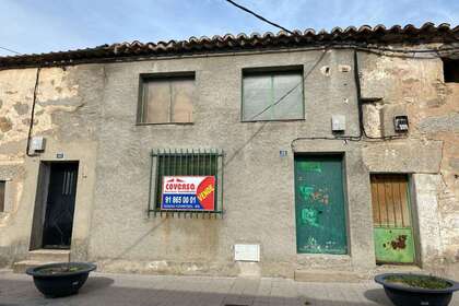 联排别墅 出售 进入 Casco Urbano, Navas del Rey, Madrid. 