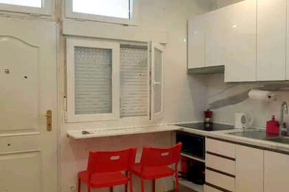 Flat for sale in Valdeacederas, Madrid. 