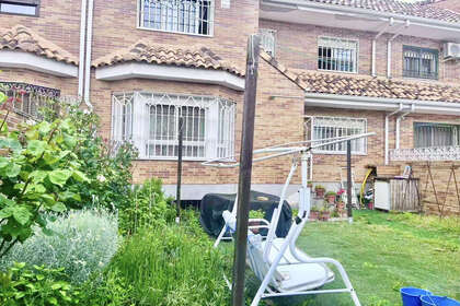 Шале Продажа в La Ermita, Parla, Madrid. 