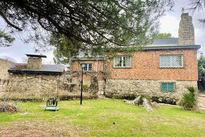 Chalet zu verkaufen in Pedrezuela, Madrid. 