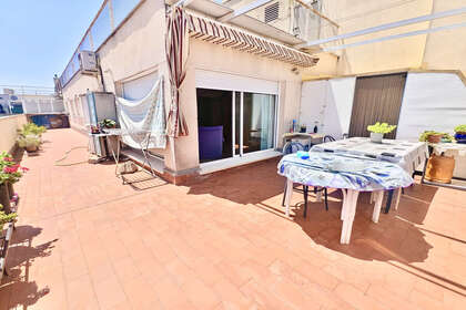 Penthouse for sale in Villaverde, Madrid. 