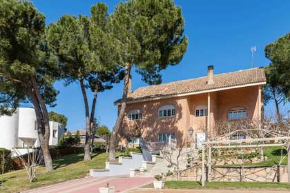 Chalet Luxury for sale in Villaviciosa de Odón, Madrid. 