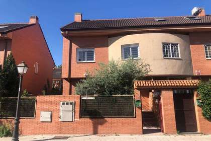 Semidetached house for sale in San Jose-Valderas-Parque Lisboa, Alcorcón, Madrid. 