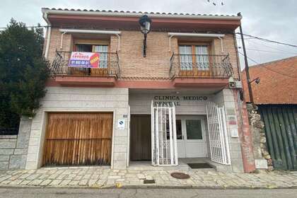 Townhouse for sale in Casco Urbano, Navas del Rey, Madrid. 