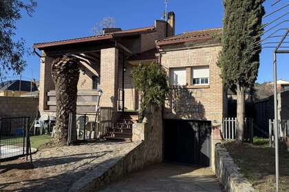 Chalets verkoop in Casco Urbano, Navas del Rey, Madrid. 