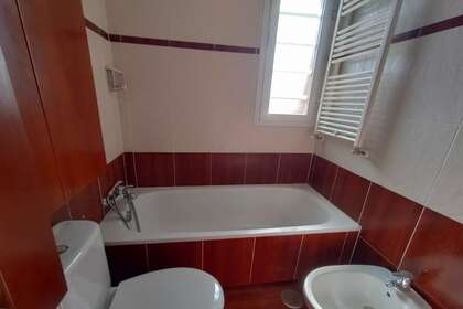suite bathroom