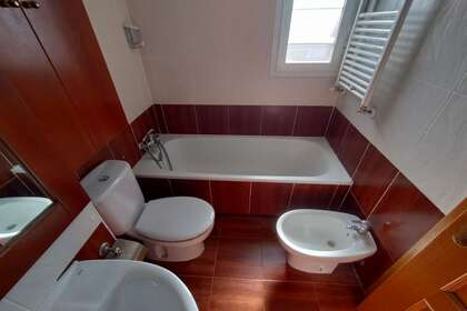 suite bathroom