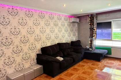 Flat for sale in Lucero, Madrid. 