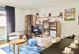 Flat for sale in Orcasitas, Madrid. 