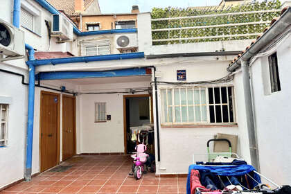 Duplex/todelt hus til salg i Almendrales, Usera, Madrid. 